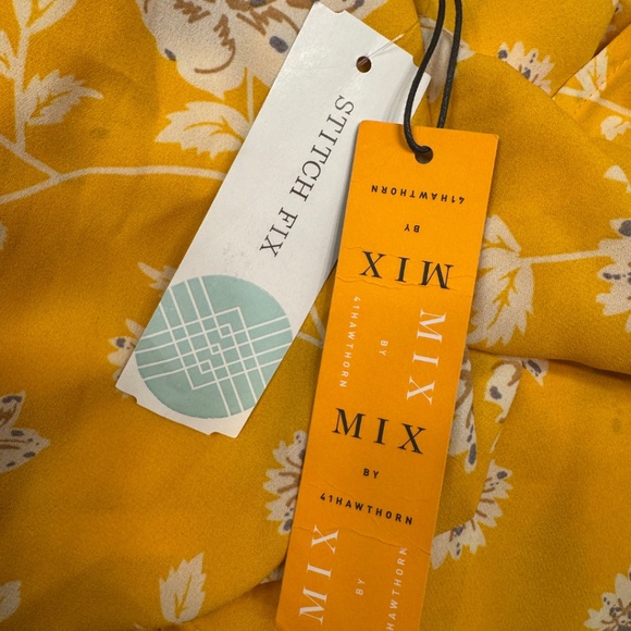 Mix 41 Hawthorne Yellow Floral Twist Front Blouse - NWT! - Picture 3 of 4